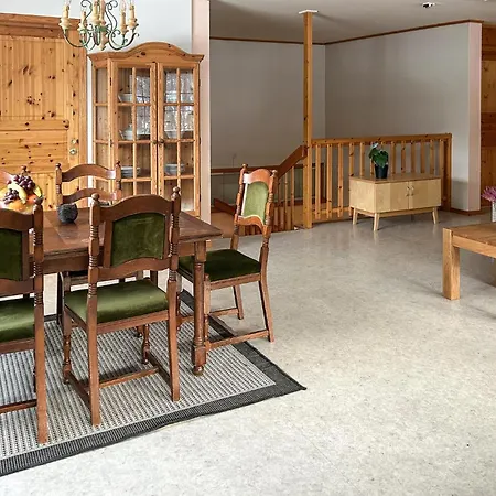 3 Bedroom Cozy In Apartment